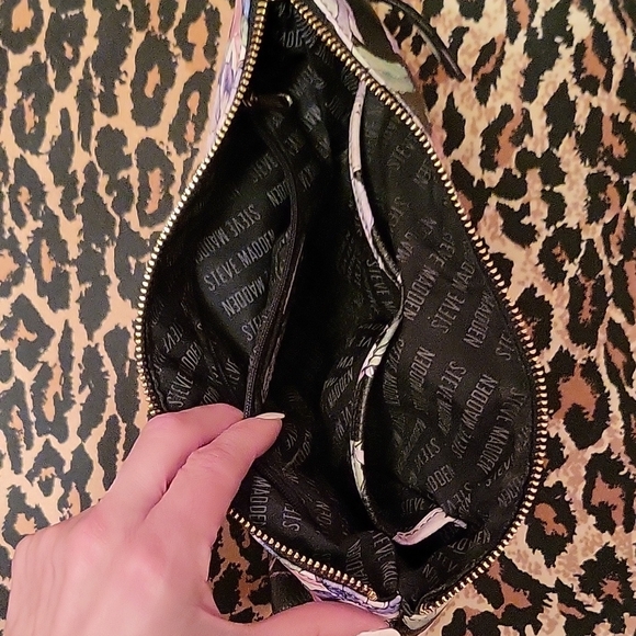 Steve Madden Black Vegan Leather Tote Bag with Floral Clutch/Cosmetic Pouch - Picture 9 of 16